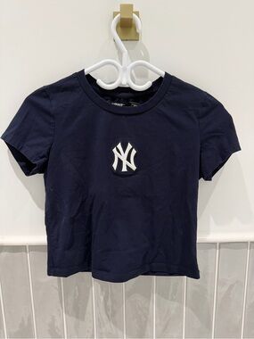 Women’s NY Logo Navy Short Sleeve Tee